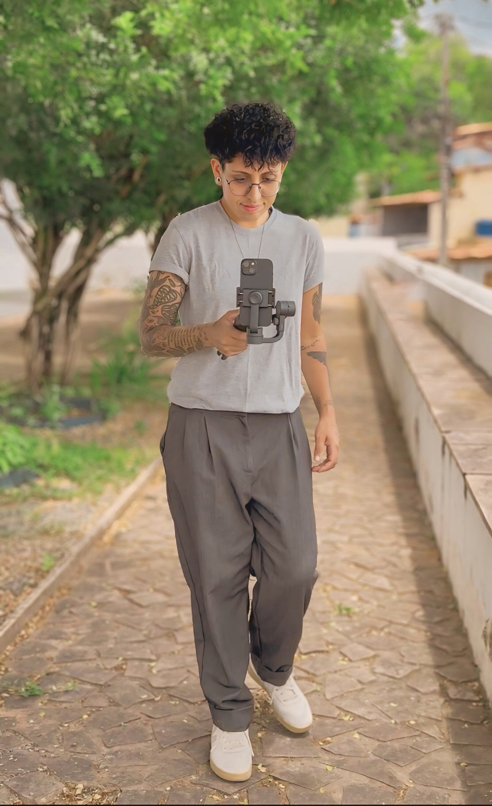 Pamela Mena em uma produção audiovisual